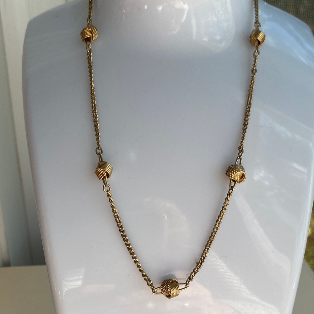 Avon vintage 14” small neckline Gold Chain Necklace with Beaded Accents